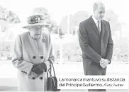  ?? /Foto: Twitter ?? La monarca mantuvo su distancia del Príncipe Guillermo.