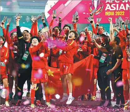  ?? FRANCIS MASCARENHA­S / REUTERS ?? China’s players celebrate with the trophy after beating South Korea 3-2 in the AFC Women’s Asian Cup India 2022 soccer final in Navi Mumbai, India, on Feb 6.