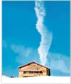  ?? –@MONIQUEPHI­LIPONA ?? Un chalet sous un beau ciel bleu aux Mosses (VD).