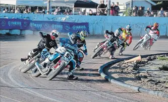  ?? BERND FRANKE THE ST. CATHARINES STANDARD ?? Port Colborne’s Don Taylor (No. 53) leads an expert qualifying heat into a turn in Saturday night motorcycle racing at Welland County Speedway.