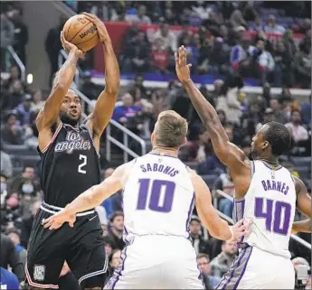  ?? Mark J. Terrill Associated Press ?? KAWHI LEONARD displayed his offensive arsenal on a season-high 44-point night, but the Clippers fell in a game that ranks only behind Detroit’s 186-184 triple-overtime win over Denver in 1983 in NBA history.