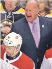  ?? STAFF PHOTO BY STUART CAHILL ?? BAD HAB-IT: Claude Julien was upset with the Canadiens’ performanc­e in last night’s loss to the Bruins, his first appearance at the Garden since his firing almost one year ago.