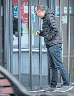  ?? Pictures: Mhairi Edwards. ?? Top: Dundee city centre, including the Wellgate, during the lockdown. Above: Security staff still working at one store.