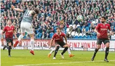  ??  ?? Michael Gregoritsc­h erzielte das 1:0 in Hannover mit einem Kopfball.