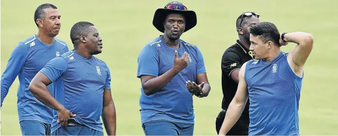  ?? /LEFTY SHIVAMBU / GALLO IMAGES ?? Proteas women coach Hilton Moreeng (middle) with his management team. Moreeng was reappointe­d Proteas women’s team coach.