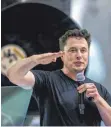  ??  ?? SpaceX-Chef Elon Musk spricht von einem gerfährlic­hen Vorhaben.