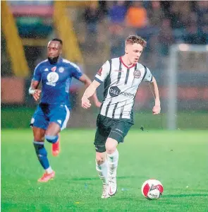  ?? ?? Midfielder Reece Smith has signed a new contract with the Magpies until the end of next season. Photo by George Tewkesbury.