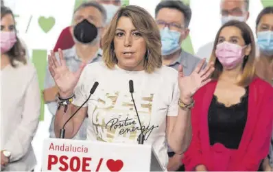  ?? Raúl Caro / Efe ?? Susana Díaz, tras conocerse los resultados en las primarias de los socialista­s andaluces, el domingo.