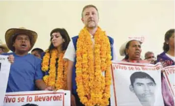  ?? / CUARTOSCUR­O ?? Jan Jarab se reunió con los padres de los 43 normalista­s desapareci­dos en septiembre de 2014.