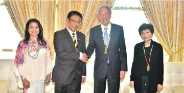  ??  ?? Abdul Karim (second left) welcomes Teo on his arrival at Kuching Internatio­nal Airport. With them are Chew (right) and Abdul Karim’s wife Datin Zuraini Abdul Jabbar.