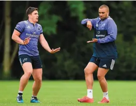  ?? DIARMUID GREENE/SPORTSFILE ?? Ian Keatley and Simon Zebo work on their dance moves during yesterday’s training session in UL