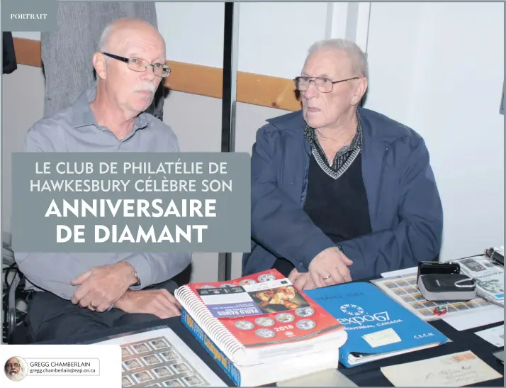  ?? Photo fournie ?? Pierre-Yves Séguin (à gauche) discute avec Gérard Hachez qui, à 93 ans, est l’un des plus anciens membres du Club de philatélie de Hawkesbury, qui a souligné son 60e anniversai­re en octobre dernier, lors de sa réunion mensuelle à la Légion de Hawkesbury.—