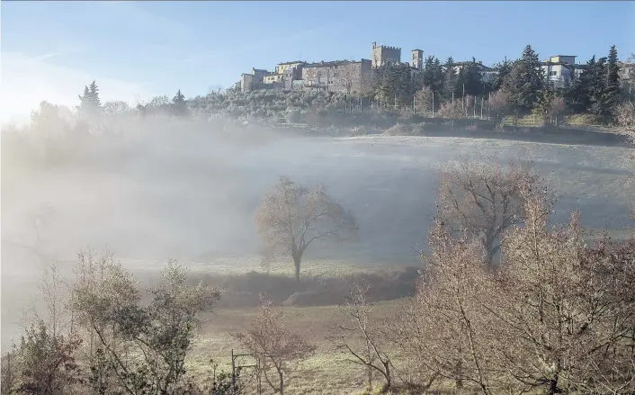  ?? NADIA SHIRA COHEN/THE NEW YORK TIMES PHOTOS ?? The village of Castellina in Chianti, Italy. Much of Castellina’s economy relies on tourism. The lack of visitors has sent the town to more modest times.