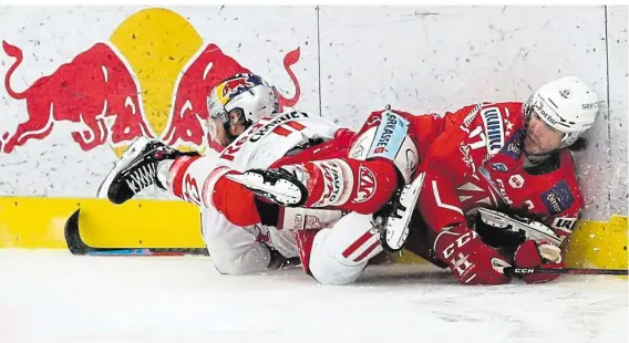  ??  ?? Der Eishockey-Winter beginnt: Salzburg und Meister KAC (rechts Kapitän Manuel Ganahl) zählen auch in der am Freitag beginnende­n Saison wieder zu den Favoriten