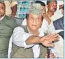  ?? HTPHOTO ?? Azam Khan makes a point in Agra on Friday.