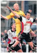  ??  ?? Up for the cup Jim Dick jousts with Gary Holt in the 1998 win