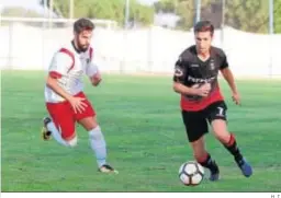  ?? H. I. ?? Caballero conduce el cuero en un partido de la presente temporada.