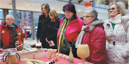  ?? PHOTOS PROVIDED TO CHINA DAILY ?? Berlin residents are attracted by handicraft­s from Chengdu during the city’s promotiona­l campaign in Germany.