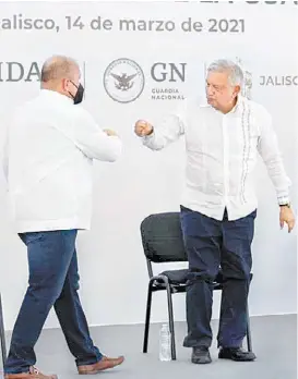  ?? JUAN CARLOS BAUTISTA ?? Enrique Alfaro saluda al Presidente.