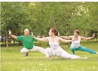  ?? FOTO: GETTY IMAGES/ULZA ?? Auch Qi Gong gehört neben Atem- und Sinnesübun­gen zum Repertoire des Entspannun­gspädagoge­n dazu.