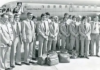  ?? ?? See main story.
Above – Players and officials of Forfar at Prestwick Airport in May 1980 prior to flying to a close-season tour of Canada.
Left – Forfar Athletic team group from early 1980s.