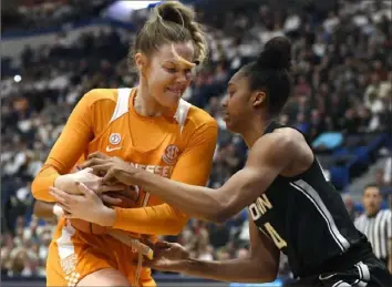  ?? Associated Press ?? Tennessee’s Lou Brown, left, and Connecticu­t’s Aubrey Griffin fight for possession Thursday night in the first meeting of the two storied programs since 2007. Connecticu­t defeated Tennessee, 60-45, in Hartford, Conn.