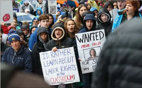  ?? REBA SALDANHA — BOSTON HERALD ?? People gather at Newton City Hall as the city’s public school teachers remain on strike.