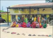  ?? HT ?? Villagers keep their slippers in queue and sit under the shade as they wait to submit applicatio­ns for new ration cards in Bihar.