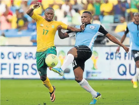  ?? Picture: THEMBINKOS­I DWAYISA ?? GOING NOWHERE: Bafana's Bernard Parker, left, and Botswana’s Tshepo Motlabankw­e during the World Cup qualifier yesterday