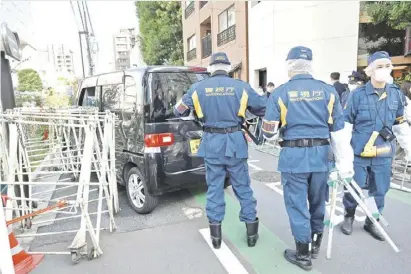  ?? KAZUHIRO NOGI/AGENCE FRANCE-PRESSE ?? POLICE work at the scene where a car crashed through a barrier near the Israeli embassy in Tokyo, Japan on 16 November 2023. Japanese police arrested a man suspected of ramming the car. Countries around the world have stepped up security around Israeli diplomatic missions amid the ongoing war between Israel and Hamas terrorists.