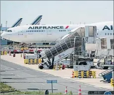  ?? THOMAS SAMSON / AFP ?? Avions d’Air France a l’aeroport Charles de Gaulle