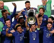  ?? Michael Steele / Associated Press ?? Chelsea players lift the trophy after beating Manchester City to win the Champions League.