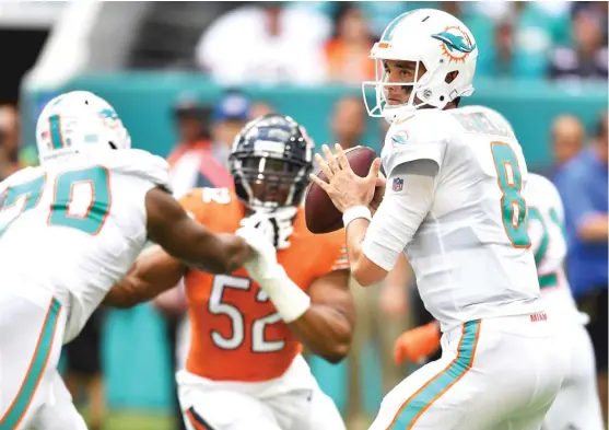  ?? MARK BROWN/GETTY IMAGES ?? The Bears’ vaunted defense, led by outside linebacker Khalil Mack, didn’t get much pressure on Dolphins second-string quarterbac­k Brock Osweiler.