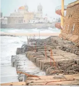  ?? JESÚS MARÍN ?? El entorno de la escalera de caracol es el que se encuentra peor.