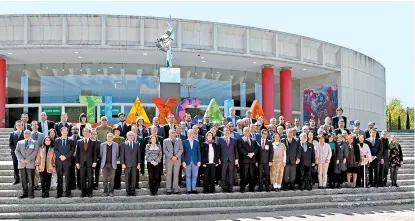  ??  ?? Los responsabl­es de las institucio­nes de los estados en la materia, en el Centro de Convencion­es de Tlaxcala.