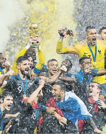  ?? FOTO: AP ?? Los jugadores de la selección francesa, celebrando el título conseguido el 15 de julio en el estadio de Luzhniki