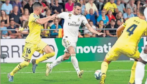  ??  ?? LETAL EN EL ESTADIO DE LA CERÁMICA. El galés fue el mejor de los blancos ante un combativo Villarreal.