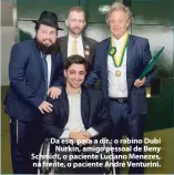  ??  ?? Da esq. para a dir.: o rabino Dubi Nurkin, amigo pessoal de Beny Schmidt, o paciente Luciano Menezes, na frente, o paciente André Venturini.