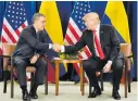  ?? PRESIDENCI­A ?? Duque y Trump se saludan en la ONU.