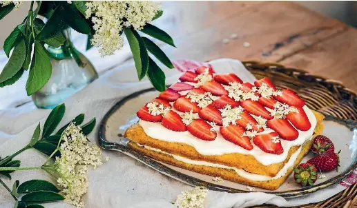  ?? NICOLA GALLOWAY ?? Strawberry and elderflowe­r shortcake is a one-bowl dessert that is simply delicious.