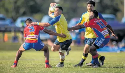  ?? Photo / Oceania Rugby ?? Dwayne Talaiti (back right) runs in support of his Niue Sevens teammate.