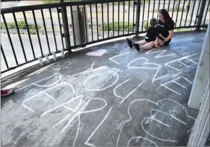  ?? CHRIS RILEY — TIMES-HERALD ?? Rose Pinson sits with her son, Andres, on the foot bridge where her sister Pearl was kidnapped in May 2016.