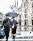  ?? FOTO: CLAUDIO FURLAN/DPA ?? Touristen stehen auch in Mailand unter Virus-Verdacht.