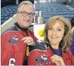  ?? MELINDA CHEEVERS METROLAND ?? IceDogs owner Bill Burke and FACS Niagara executive director Anna Bozza.