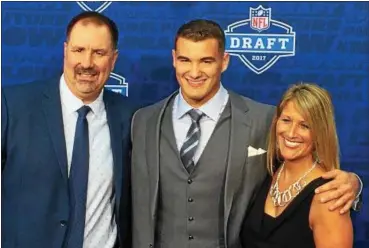  ?? MARK PODOLSKI — THE NEWS-HERALD ?? Mitchell Trubisky with his parents Dave and Jeanne before the NFL draft April 27 in Philadelph­ia.