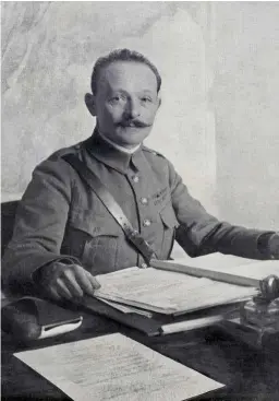  ??  ?? El general francés Maxime Weygand, cuyo papel como asistente del alto mando polaco se vio frustrado por el desinterés de Pilsudski.