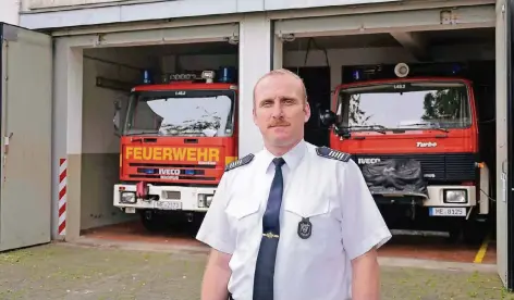  ?? ARCHIV-FOTO: DIETRICH JANICKI ?? Das alte Gerätehaus an der Ludenberge­r Straße war zu klein, so Feuerwehrc­hef Guido Vogt.