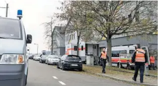  ?? KEYSTONE ?? Im November 2016 führte die Polizei eine Razzia bei der An’nur-moschee durch.