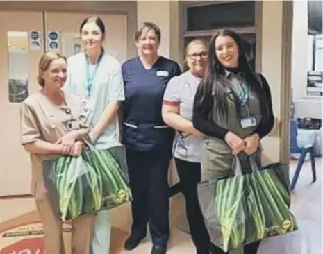  ??  ?? Ashleigh Wright with Sunderland Royal Hospital staff as they drop off hundreds of toiletry items.