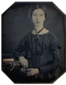  ??  ?? Emily Dickinson efterlämna­de cirka 1 800 poem, men varför hon så kraftigt motsatte sig deras utgivning kan ingen med bestämdhet yttra sig om.